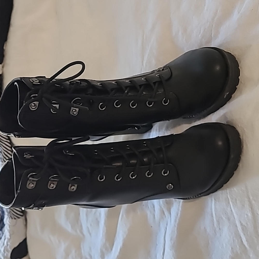 Guess boots